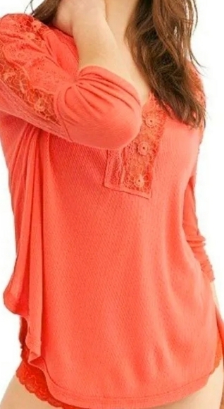 NWT FREE PEOPLE  LOLA LaceTrim V-neck Knit Top, Color Rose Crimson, Size… - Picture 1 of 16